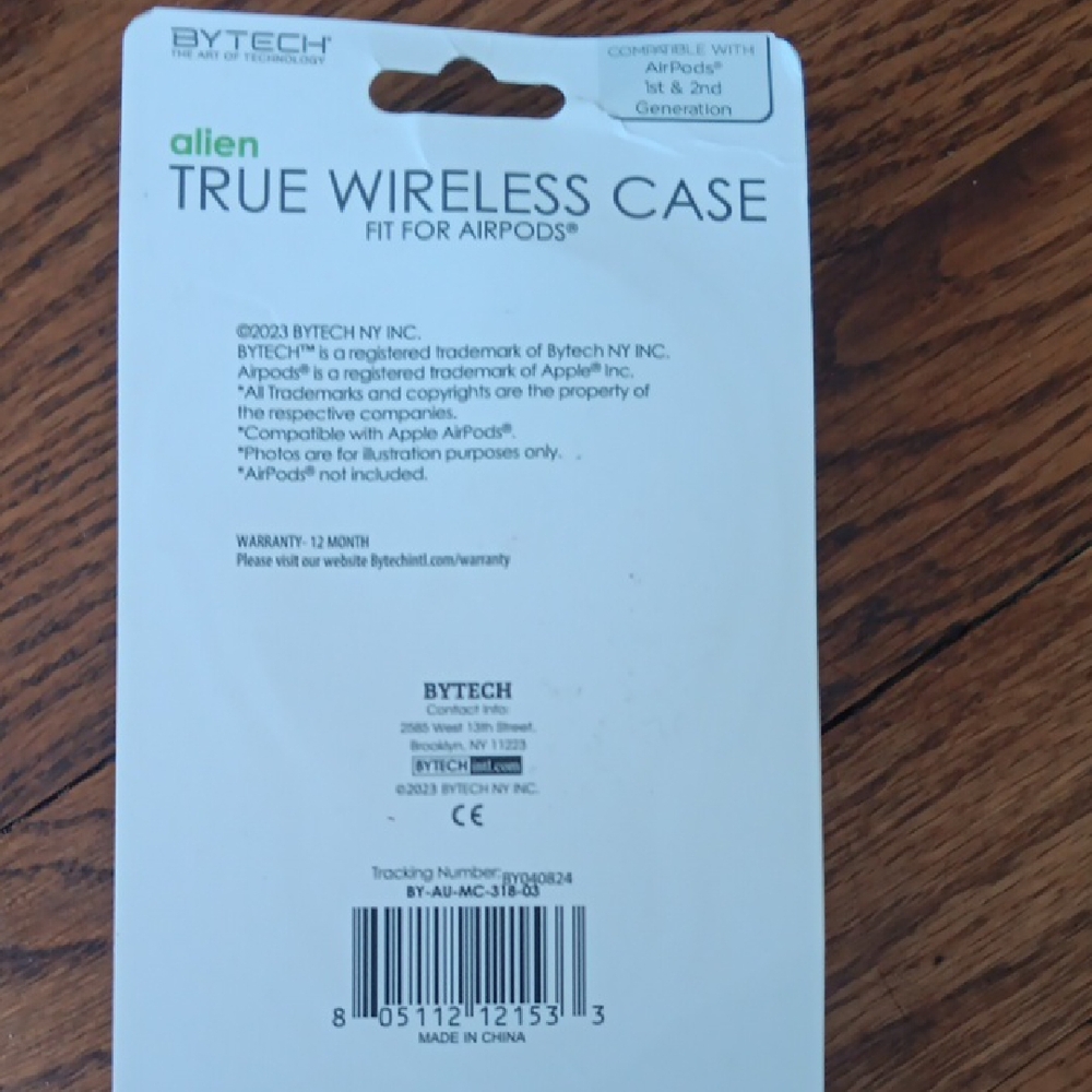 Green Alien Sunglasses and AirPods Case Set - Picture 3 of 5